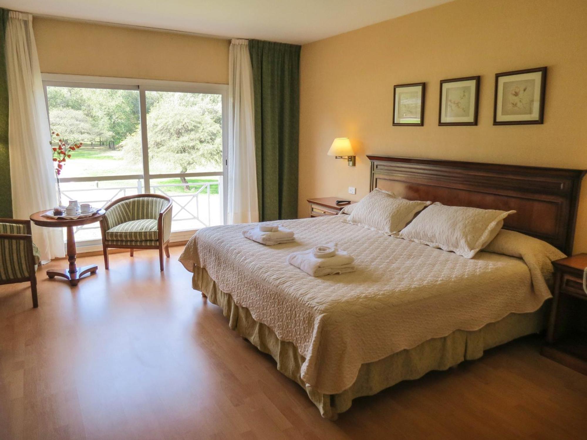 Howard Johnson Hotel & Spa Villa General Belgrano Rom bilde