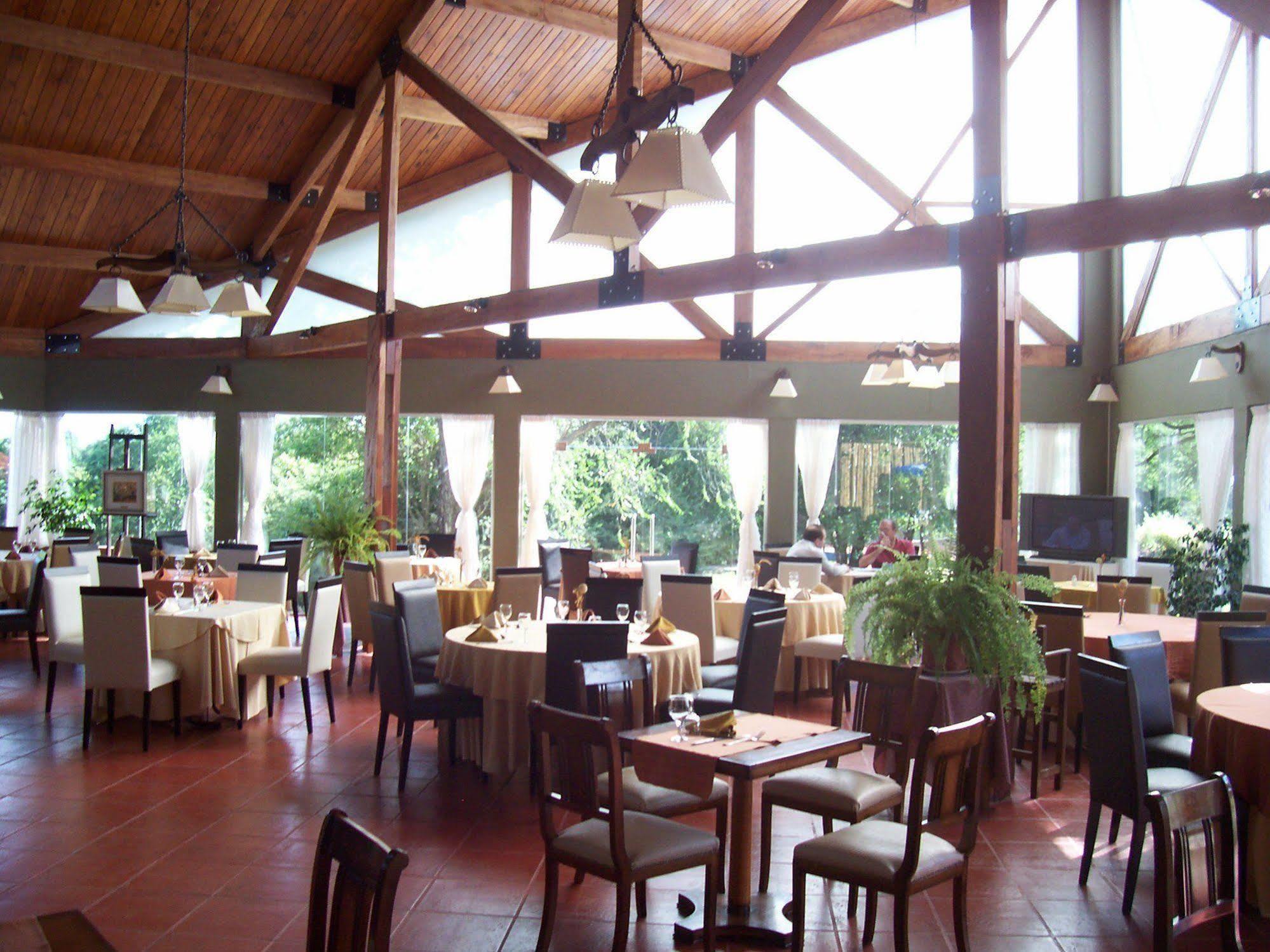Howard Johnson Hotel & Spa Villa General Belgrano Eksteriør bilde